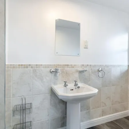 5 Bed In Oc-w32446 *